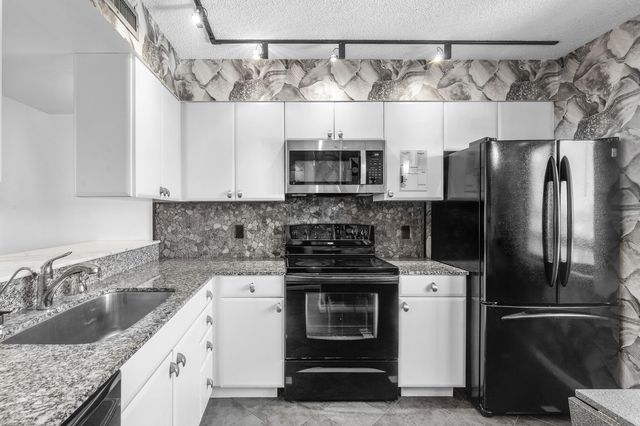 1301 Seafarer Circle 403, Jupiter, FL 33477