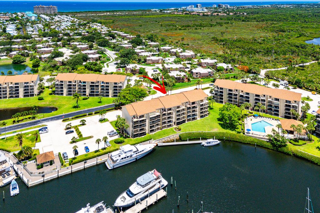 1301 Seafarer Circle 403, Jupiter, FL 33477