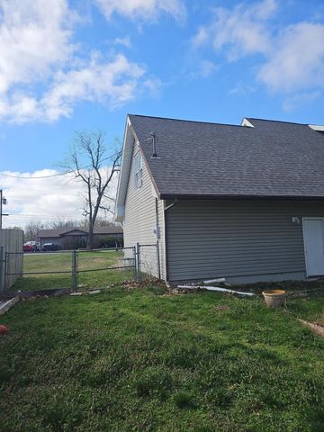 1003 E Lark Street, Ozark, MO 65721