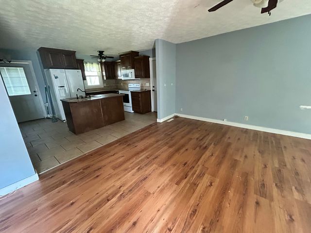 1003 E Lark Street, Ozark, MO 65721