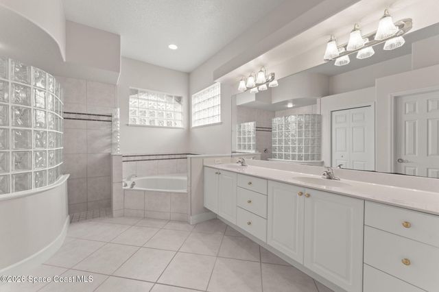 692 Nicklaus Drive, Melbourne, FL 32940