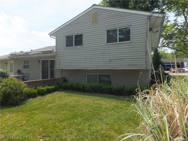 4641 E Lake Road, Sheffield Lake, OH 44054