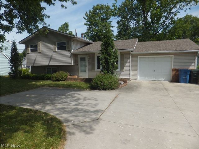 4641 E Lake Road, Sheffield Lake, OH 44054