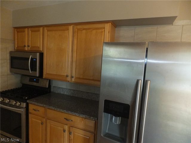 4641 E Lake Road, Sheffield Lake, OH 44054