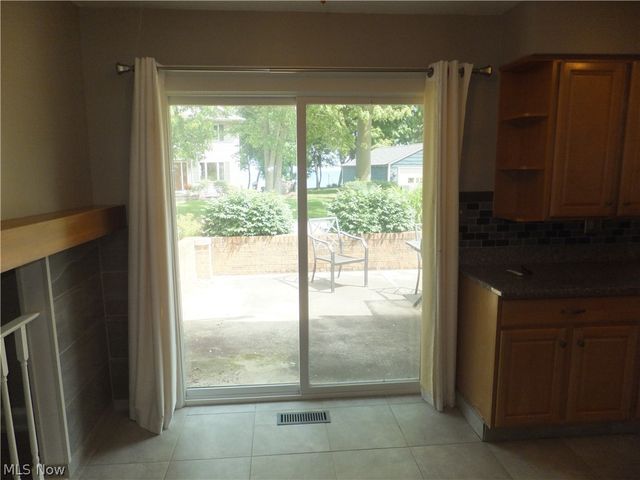 4641 E Lake Road, Sheffield Lake, OH 44054