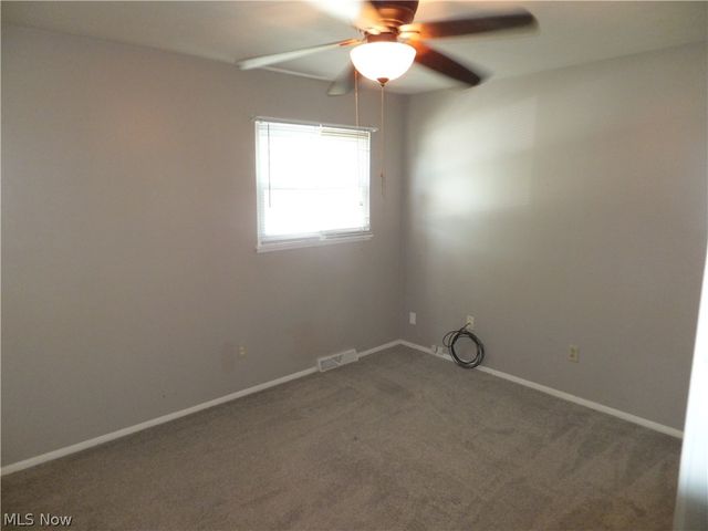 4641 E Lake Road, Sheffield Lake, OH 44054