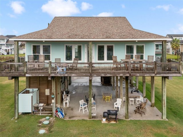 2608 Breaker Drive, Port Bolivar, TX 77650