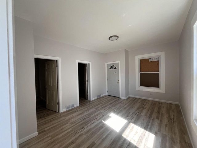 2619 N 33rd Street, Milwaukee, WI 53210