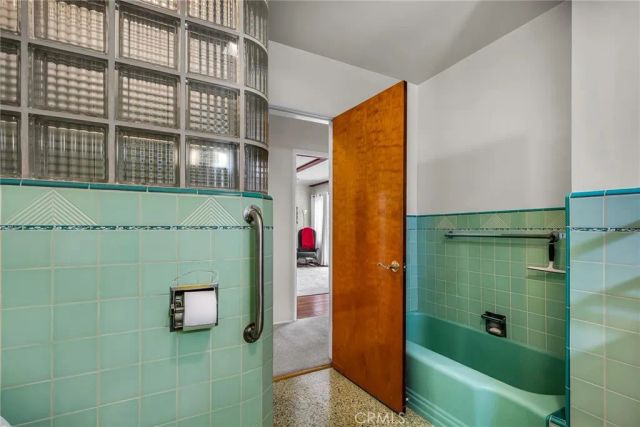 1130 Centinela, Santa Monica, CA 90403