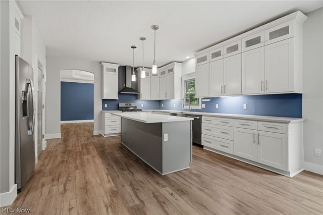 2559 Chadwell Circle NW, North Canton, OH 44720