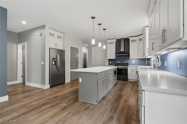 2559 Chadwell Circle NW, North Canton, OH 44720