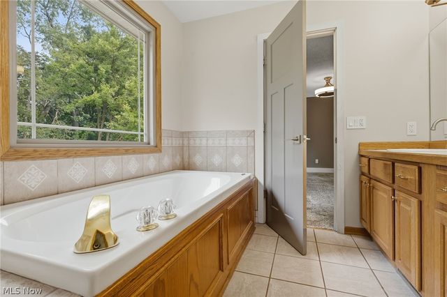 2559 Chadwell Circle NW, North Canton, OH 44720