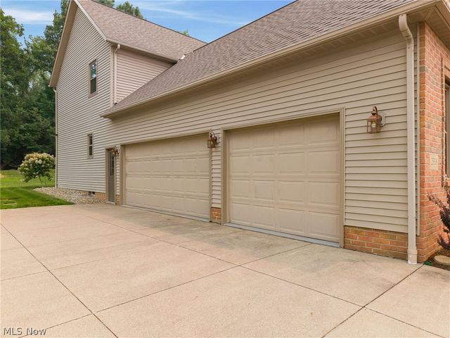 2559 Chadwell Circle NW, North Canton, OH 44720