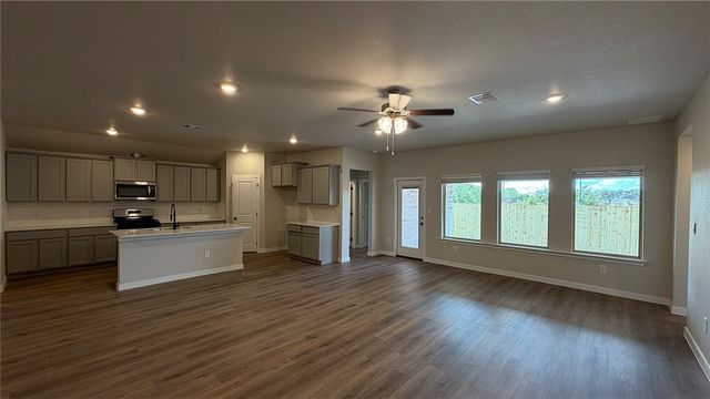 3545 Sepehr Lake Dr, Robstown, TX 78380