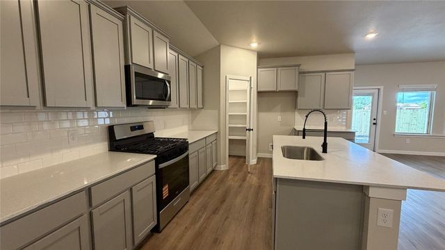 3545 Sepehr Lake Dr, Robstown, TX 78380