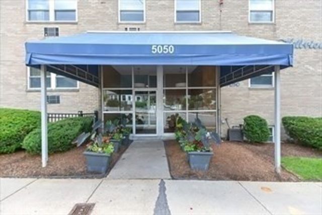 5050 Washington St 216, Boston, MA 02132