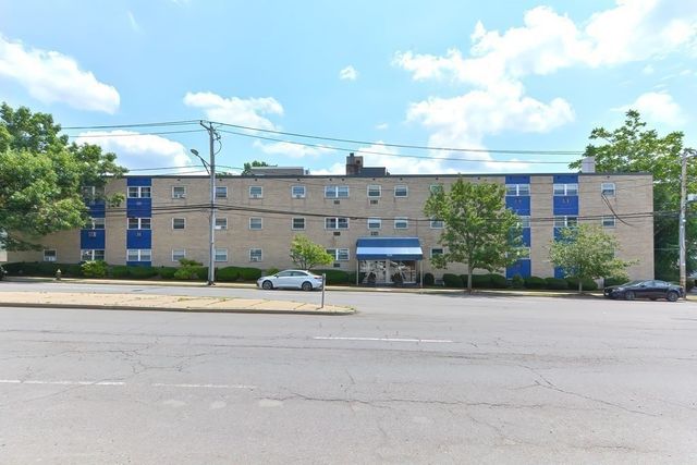 5050 Washington St 216, Boston, MA 02132