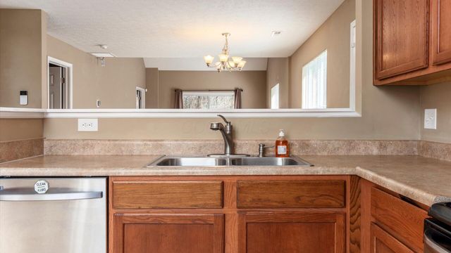 8406 Diversey Loop, Blacklick, OH 43004