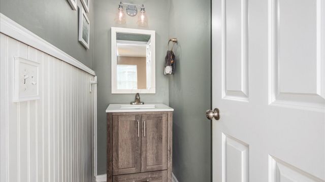 8406 Diversey Loop, Blacklick, OH 43004