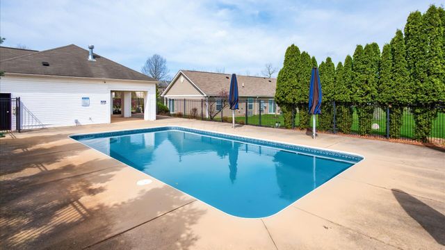 8406 Diversey Loop, Blacklick, OH 43004