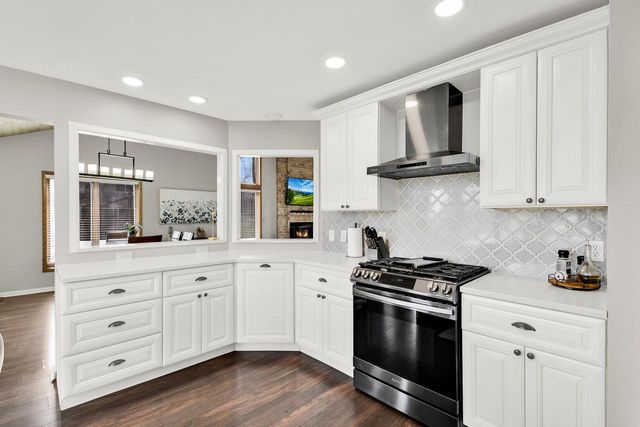 S79W19225 River Oaks COURT, Muskego, WI 53150