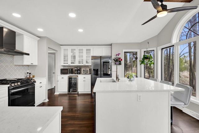 S79W19225 River Oaks COURT, Muskego, WI 53150