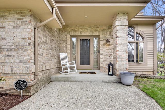 S79W19225 River Oaks COURT, Muskego, WI 53150