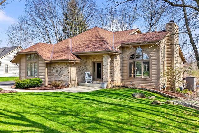 S79W19225 River Oaks COURT, Muskego, WI 53150