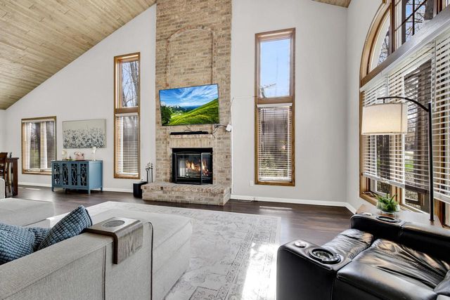 S79W19225 River Oaks COURT, Muskego, WI 53150