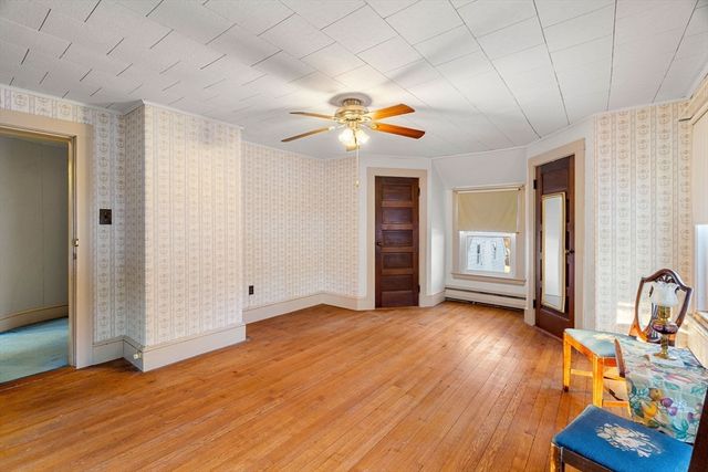 41 Agawam Ave, Haverhill, MA 01835