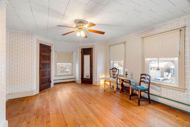 41 Agawam Ave, Haverhill, MA 01835