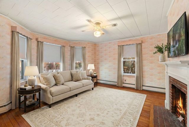 41 Agawam Ave, Haverhill, MA 01835