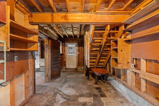 41 Agawam Ave, Haverhill, MA 01835