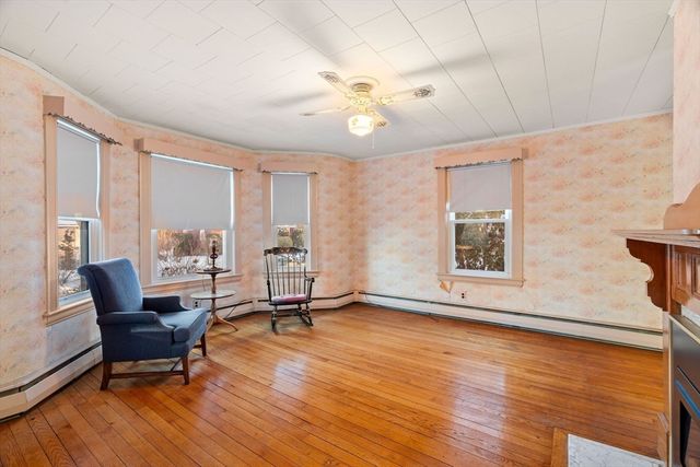 41 Agawam Ave, Haverhill, MA 01835