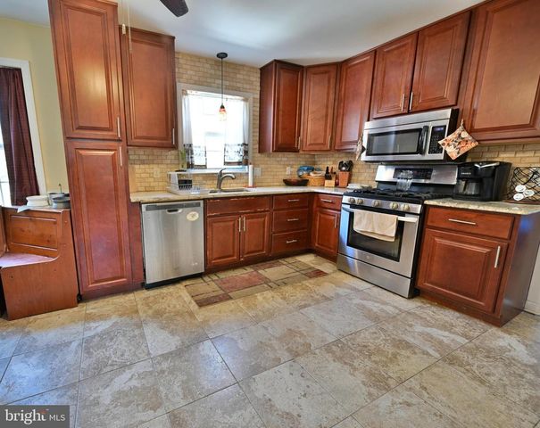 71 CEDARBROOK LN, Tuckerton, NJ 08087