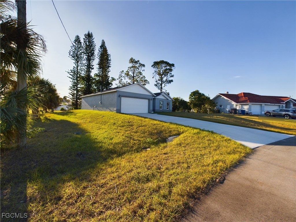 15 Hampton AVE, Lehigh Acres, FL 33936