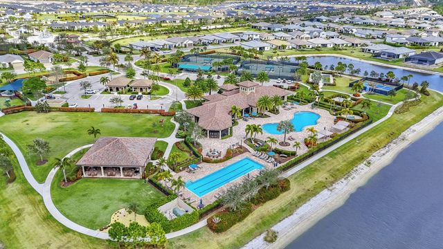 479 SE Vallarta Drive, Port St. Lucie, FL 34984