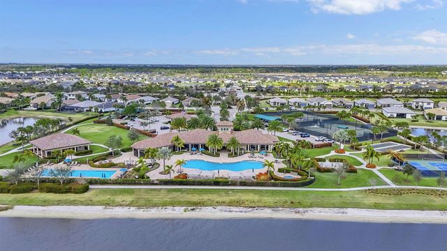 479 SE Vallarta Drive, Port St. Lucie, FL 34984