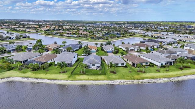 479 SE Vallarta Drive, Port St. Lucie, FL 34984