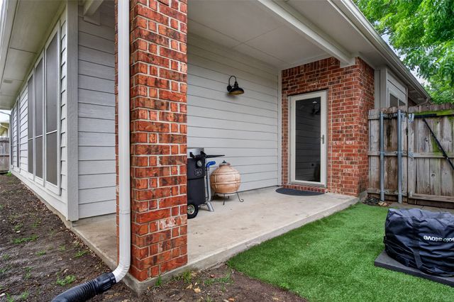 1240 Sweetwater Drive, Burleson, TX 76028