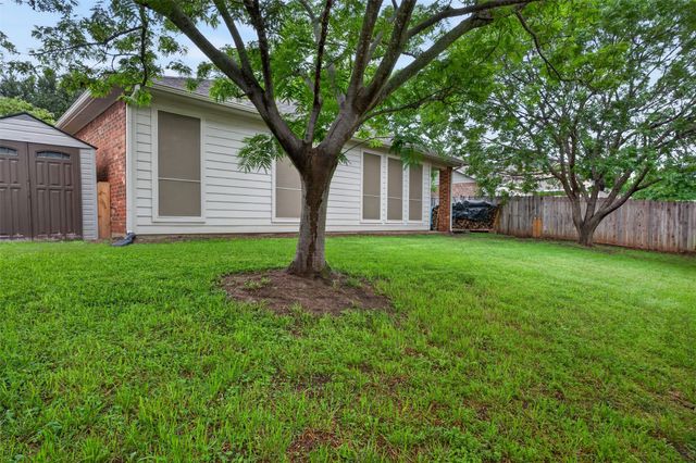 1240 Sweetwater Drive, Burleson, TX 76028
