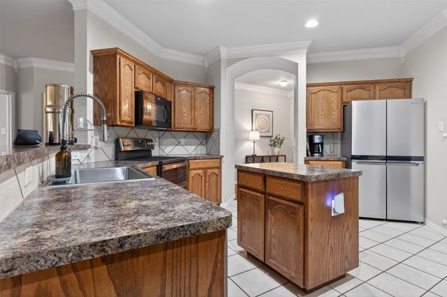 1240 Sweetwater Drive, Burleson, TX 76028