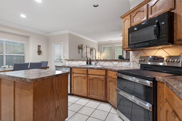 1240 Sweetwater Drive, Burleson, TX 76028