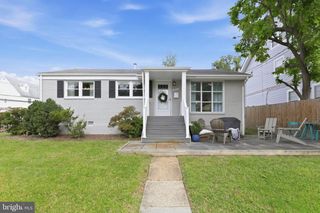 3917 17TH ST N, Arlington, VA 22207