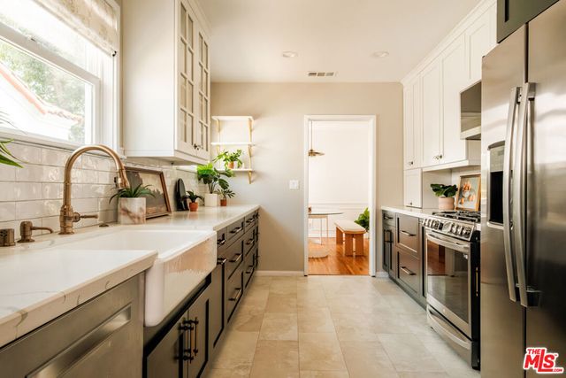 239 W Fairview Boulevard, Inglewood, CA 90302
