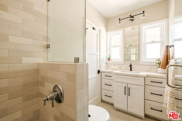 239 W Fairview Boulevard, Inglewood, CA 90302
