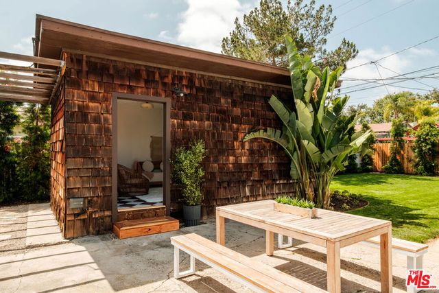 239 W Fairview Boulevard, Inglewood, CA 90302