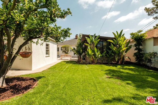 239 W Fairview Boulevard, Inglewood, CA 90302
