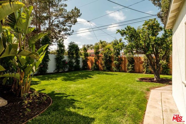 239 W Fairview Boulevard, Inglewood, CA 90302