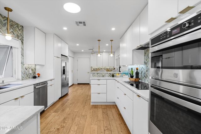 6839 N 18TH Street, Phoenix, AZ 85016